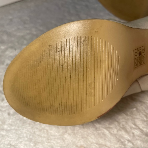 Call it Spring Ankle Bootie in Size 6.5 in light beige - Picture 6 of 9